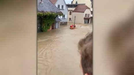 Части от Германия, Белгия, Нидерландия са под вода, дъждът на места не е спирал от 4 дни