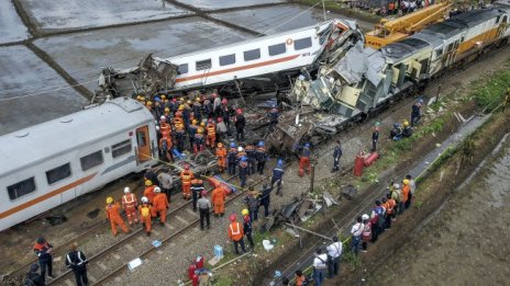 Тежка жп катастрофа в Чехия, най-малко четирима убити