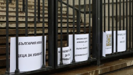 Убийствата на пътя за размисъл на политиците