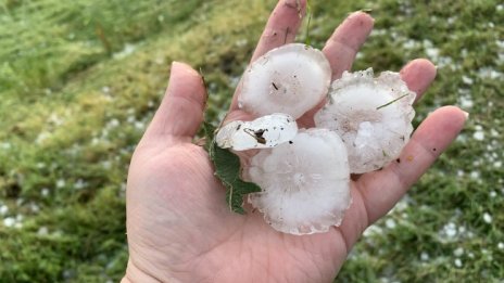 Обявиха бедствено положение в Нова Загора след градушката