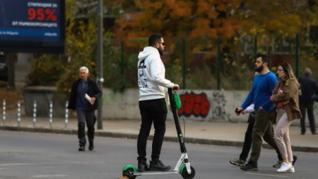 Мъж е в кома след като се преби с тротинетка