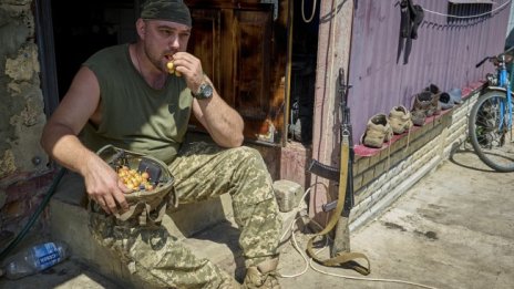 Задържаха 41 мъже в наборна възраст, опитали да избягат от Украйна с камион