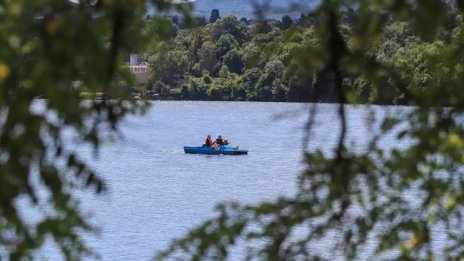 Слънчево остава времето утре, на места с краткотрайни валежи