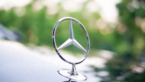 Mercedes пренасочва вниманието си към ДВГ