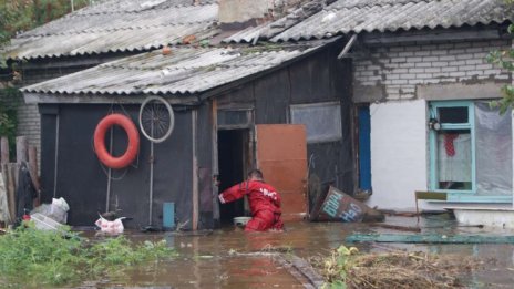 Проливни дъждове причиниха скъсване на язовирна стена в Русия