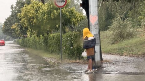 Обрат с времето, бури в половин България