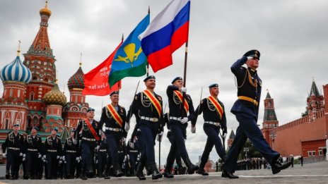 От "никога не съм живял по-добре" до гняв: Обикновените руснаци за войната