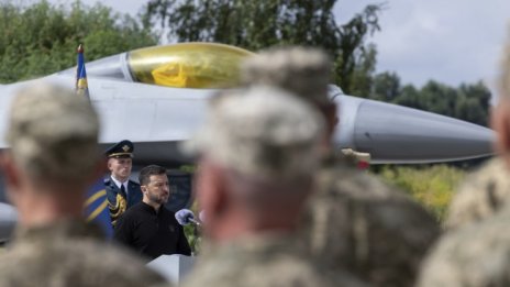 Зеленски получи мечтаните F-16, но Украйна страда от недостиг на пилоти