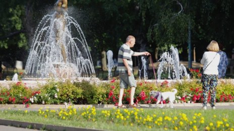 Над цялата страна ще е слънчево утре, морската вода е 26°-27°