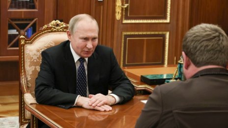 Путин пристигна в Чечения, не е идвал от 2011