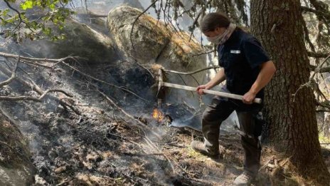 Не могат да овладеят пожара в Рила