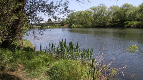 Дете потъна във водите на река Марица, издирват го