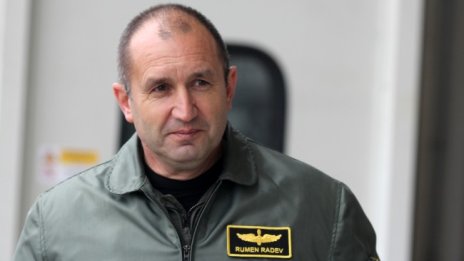 Демонстрация: Румен Радев ще лети с изтребител F-16 днес