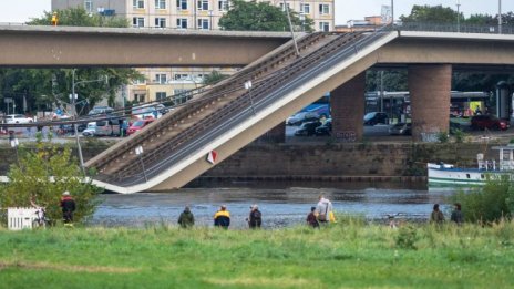 Още една част от важен мост в Дрезден се срути