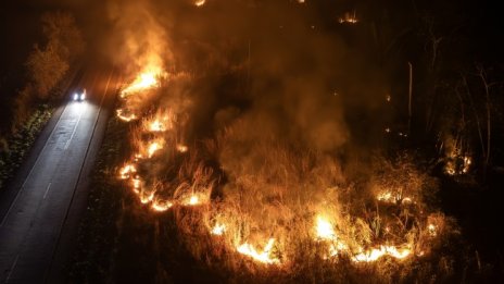 Голям пожар гори край бразилската столица