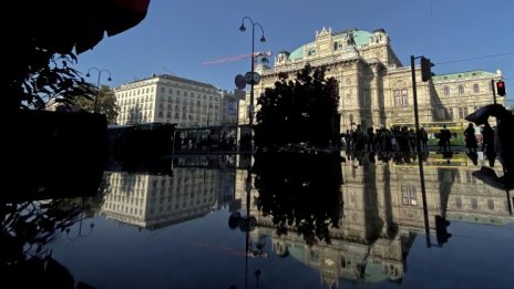 Една от най-богатите българки е акционер в банка, закрита в Австрия