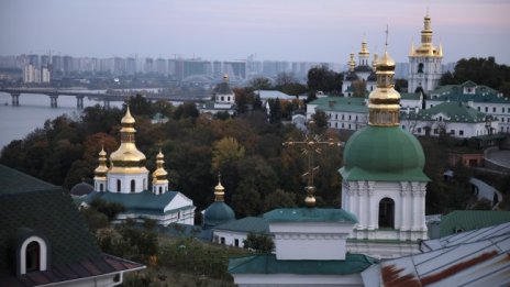 Бюрокрация, доноси и заплахи: Тиа, която избяга от "руския свят" 