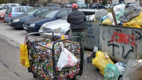 Отличници пред Европа, пълни сметища у дома 