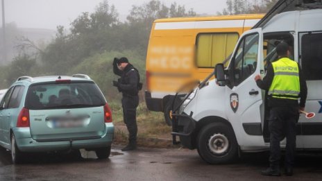 Жители на кв. "Христо Ботев" в София са се събрали на протест