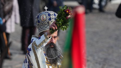 Патриарх Даниил извърши водосвет на бойните знамена и знамената-светини на Българската армия