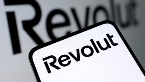 Revolut е изправена пред съд, измамници откраднаха 700 000 евро