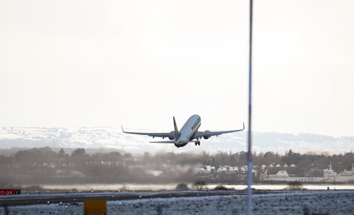 Boeing 737 кацна аварийно в Москва заради повреда