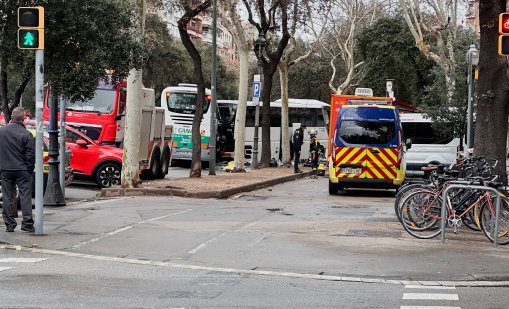 Два автобуса се удариха в Барселона, има над 51 ранени