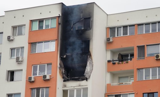 Няколко обгазени след пожара в блок в "Овча купел"