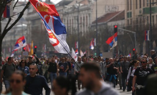 Кола се вряза в протестиращите в Белград