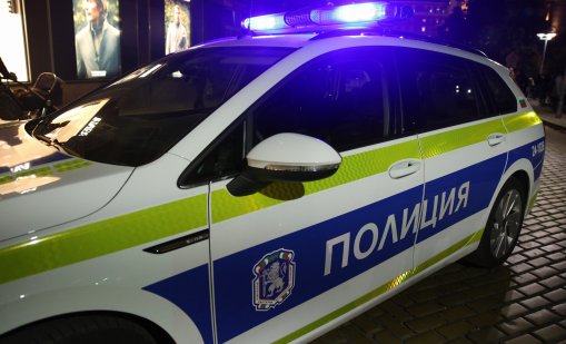 Двама полицаи са леко пострадали при гонката с автокрадеца