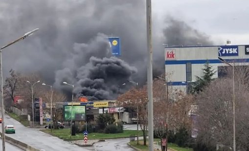 Огромен пожар пламна в Бургас 