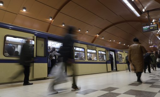 Пътник слезе на релсите в софийското метро