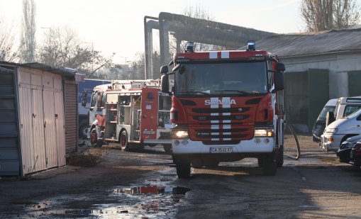 Осеметажен блок в Пловдив гори, една жена загина