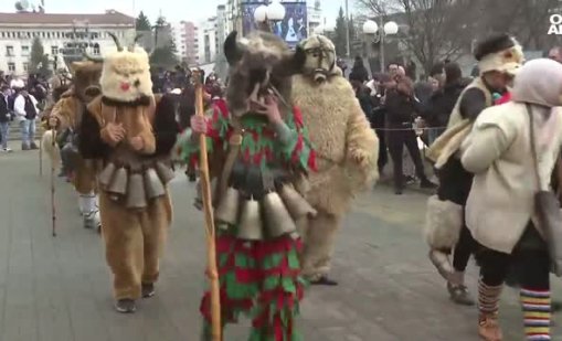 Маскарадът на "Сурва" започва с грандиозен спектакъл