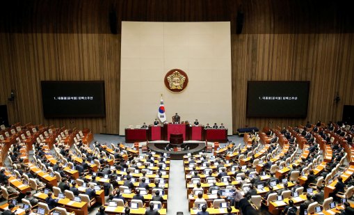 Южнокорейският парламент гласува импийчмънт на президента Юн Сук-йол