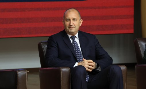Радев отговори на Борисов: Измива си ръцете с летците и с ръководството на МО