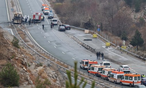 Съдът в Перник: И АПИ има вина за катастрофата с македонския автобус 