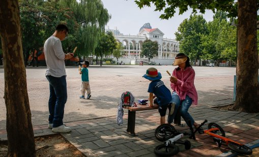 Населението на Китай намалява за трета поредна година