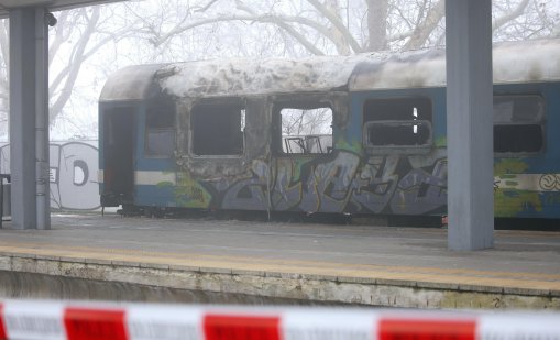 Оставиха в ареста обвинения за пожара във вагон на Централна гара