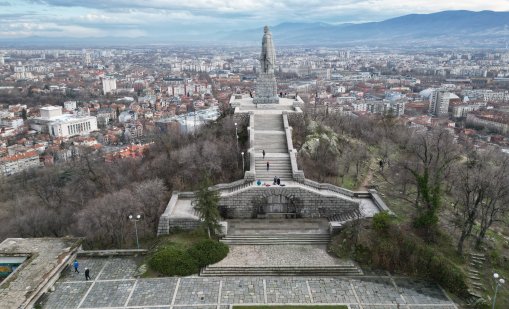 Фурор в мрежата: Альоша напуска с наведена глава върха на "Бунарджика"