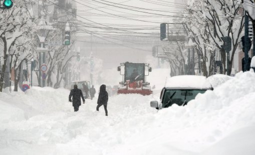 В Япония натрупа метри сняг