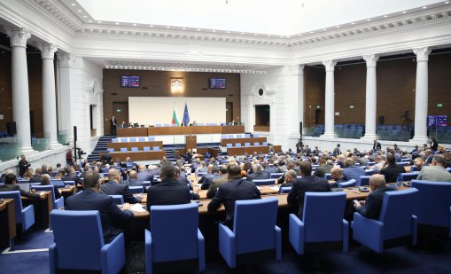 Страсти, подмазване и скандали в НС, Любен Дилов-син прати депутати в “Ергенът”