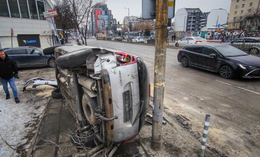 Пиян и дрогиран шофьор предизвика катастрофа с трима ранени СНИМКИ