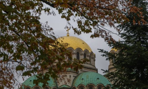 Облачно и мъгливо време в сряда, на отделни места със слаб дъжд