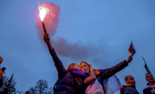 Многохиляден протест срещу Вучич заля Белград СНИМКИ