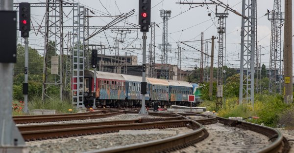 Nearly 60 People Stranded on Trains in Stara Planina