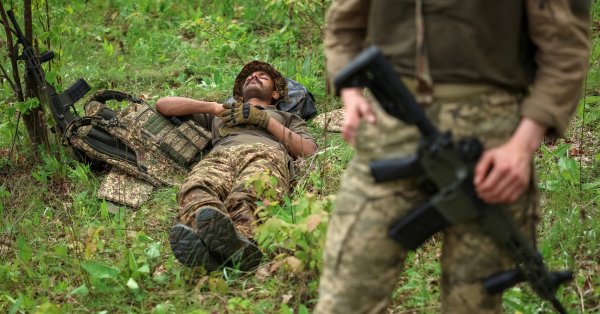 ウクライナは、取引に達しなかった場合、完全な軍事崩壊のリスクの高まりに直面しています