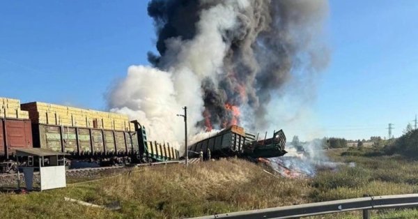 爆発によりロシア軍の主要鉄道路線が遮断された