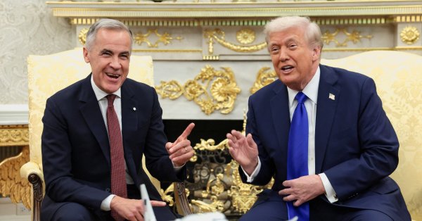赤のネクタイと併合からからかい：カーニーはトランプの好意を獲得しようとしました