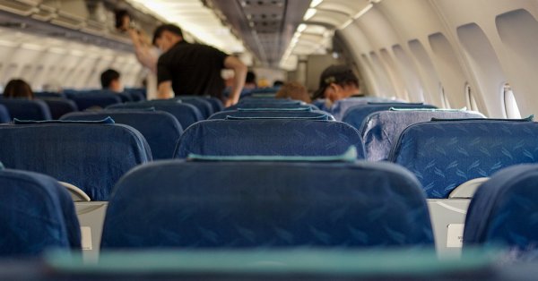 ドローンはミュンヘン空港を閉鎖し、数十のフライトがキャンセルされました